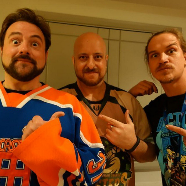 Kevin Smith and Jason Mewes digging the jersey!